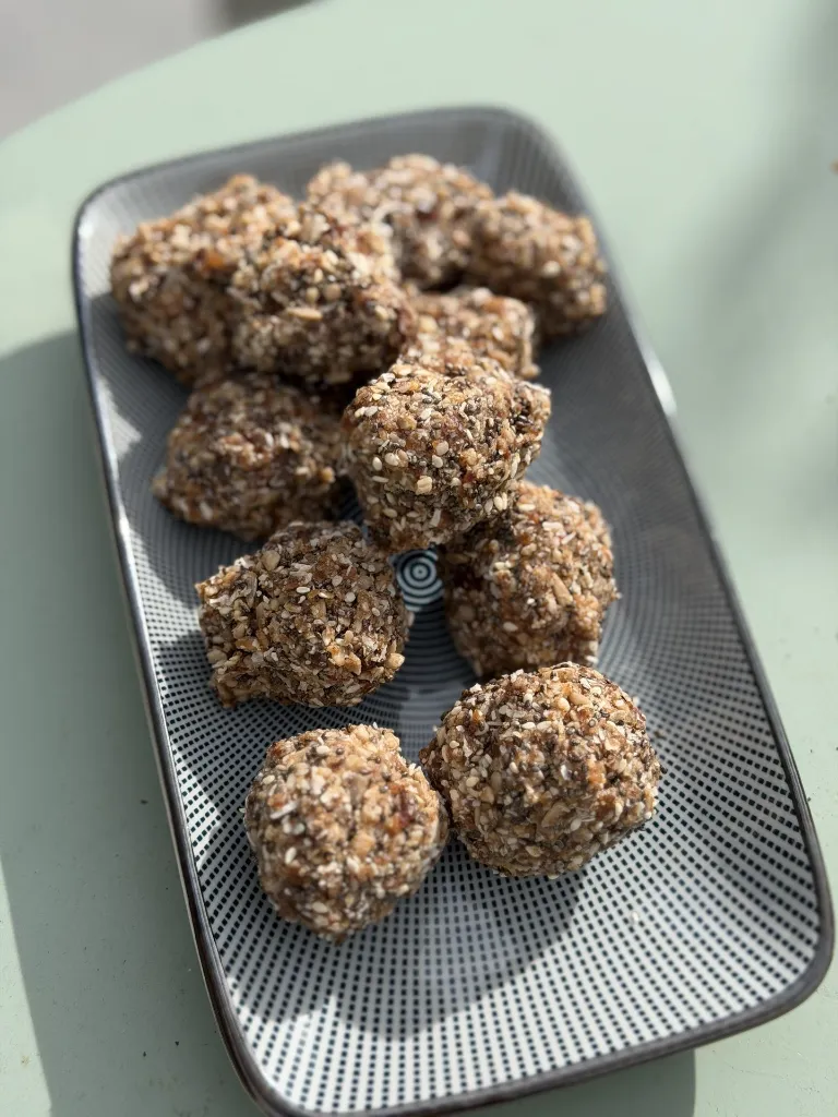 Energy balls dattes, graines et coco.webp